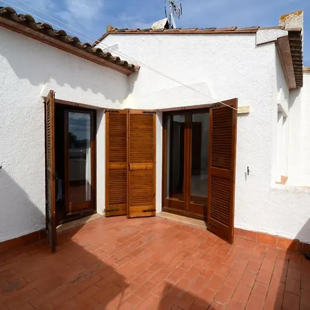 Holiday home Les Capelles 37 *
